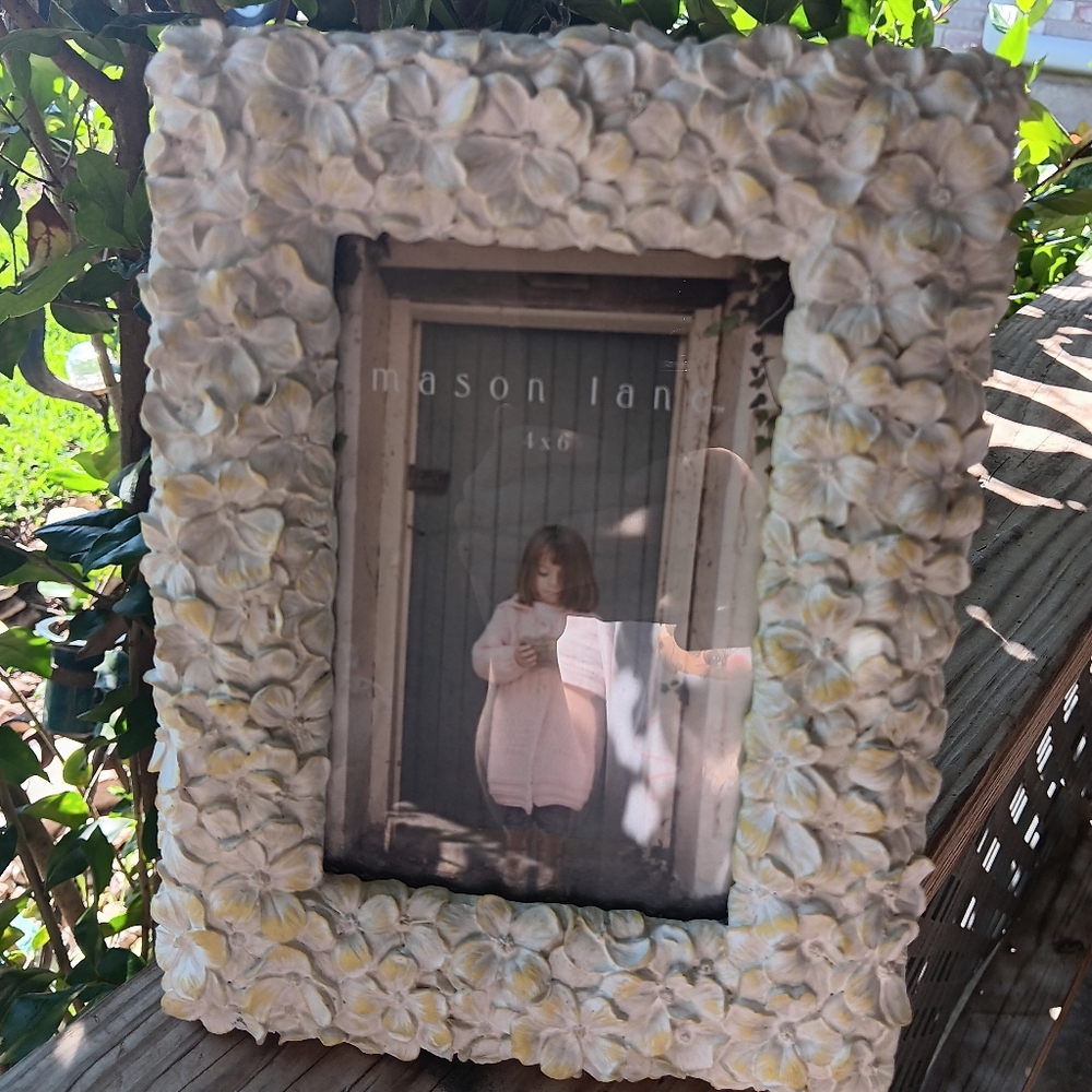 Vintage Mason Lane 4 x 6 inch Shabby Floral Chic Resin Photo Frame w/ 3D Flowers